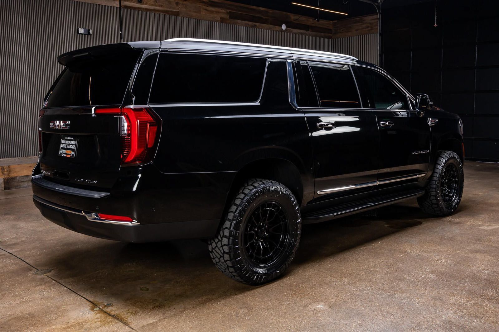 Used 2025 GMC Yukon XL Elevation AWD/4WD image 10