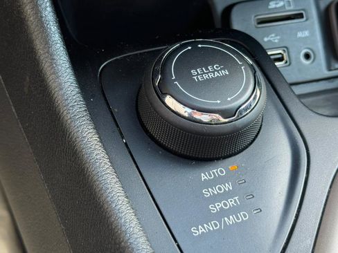 Used 2018 Jeep Cherokee Limited w/ High Altitude Package image 19