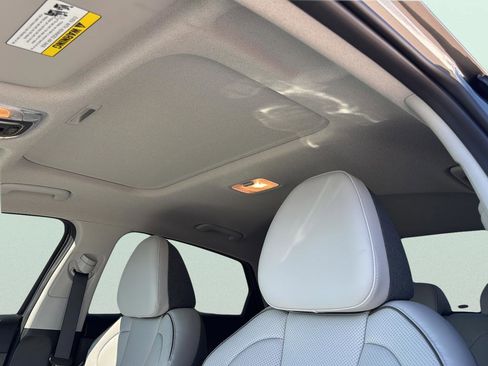 Used 2025 Hyundai Elantra Limited image 17