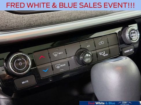 Used 2022 Jeep Compass Latitude w/ Sun and Sound Group AWD/4WD image 15