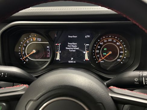 Used 2024 Jeep Gladiator Rubicon w/ Technology Group AWD/4WD image 17
