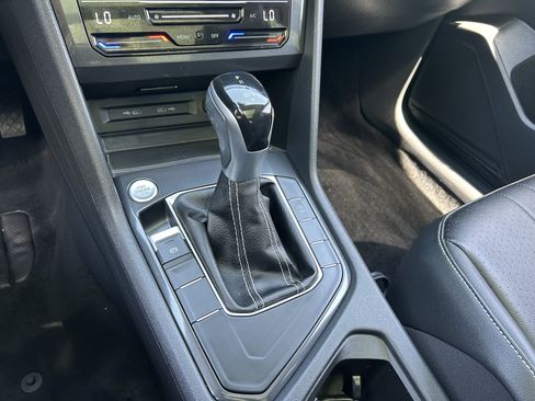 Used 2024 Volkswagen Tiguan SE FWD image 24
