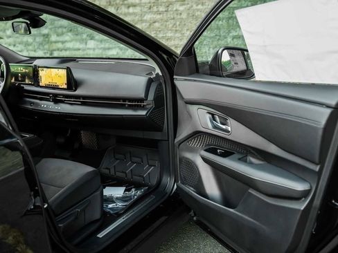 Used 2024 Nissan Ariya AWD image 14