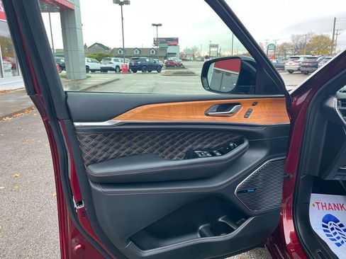 Used 2023 Jeep Grand Cherokee Summit image 12