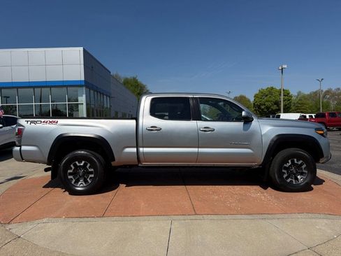 Used 2023 Toyota Tacoma TRD Off-Road w/ TRD Premium Off Road Package AWD/4WD image 9