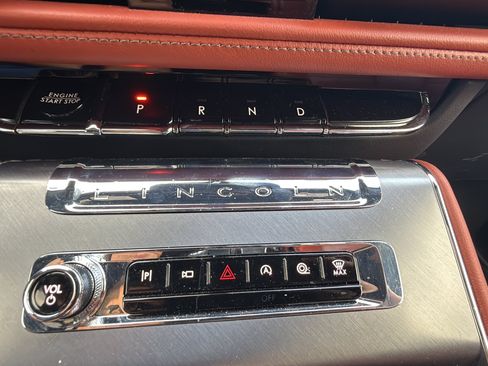 Used 2025 Lincoln Aviator Reserve w/ Luxury Package AWD/4WD image 19
