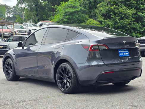 Used 2022 Tesla Model Y Long Range AWD/4WD image 5