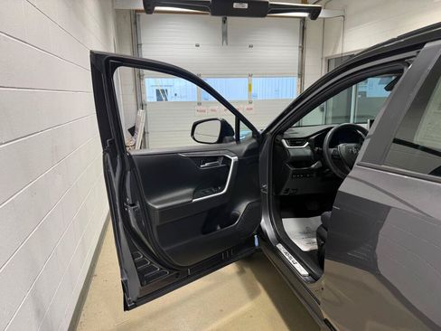 Certified 2022 Toyota RAV4 XSE w/ XSE Grade Weather Package AWD/4WD image 20