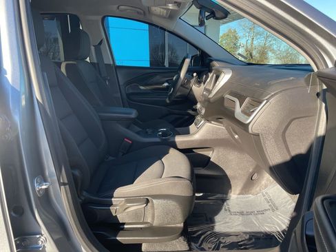 Used 2024 GMC Terrain SLE w/ Elevation Edition image 25