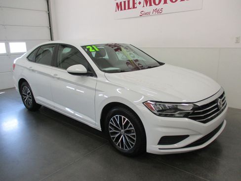 Used 2021 Volkswagen Jetta SE image 1