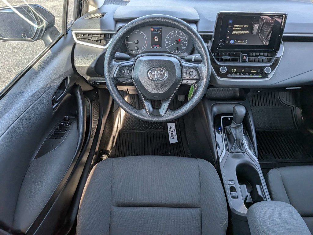 Used 2025 Toyota Corolla LE FWD image 13