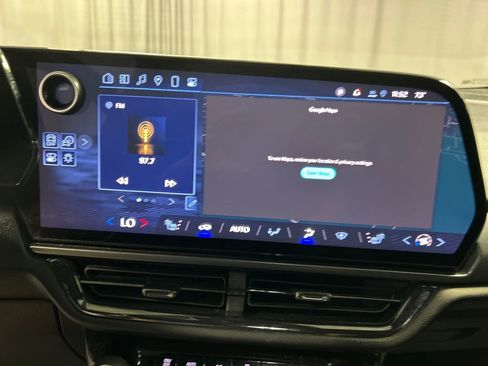 Used 2025 Chevrolet Equinox EV RS image 17