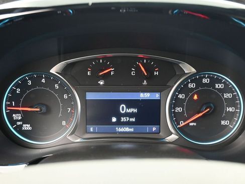 Used 2023 Chevrolet Traverse LT image 25