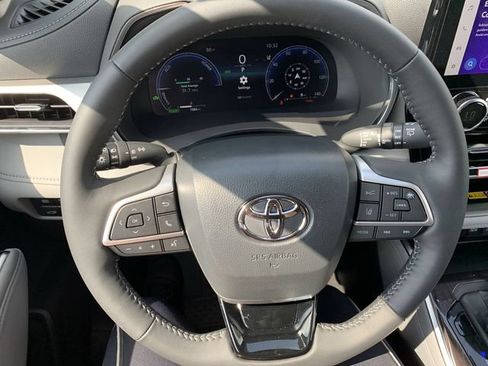 Certified 2026 Toyota Highlander Platinum AWD/4WD image 19