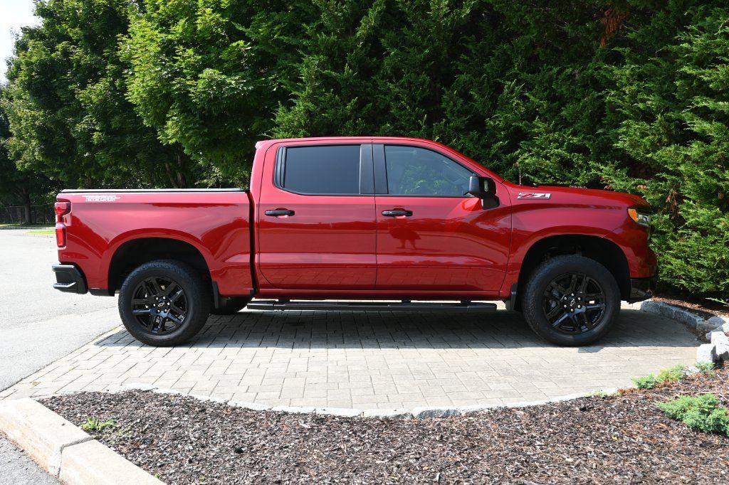Used 2024 Chevrolet Silverado 1500 LT Trail Boss w/ LT Trail Boss Premium Package AWD/4WD image 8