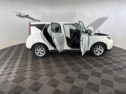 Certified 2023 Kia Soul LX w/ Option Group 015 FWD image 15