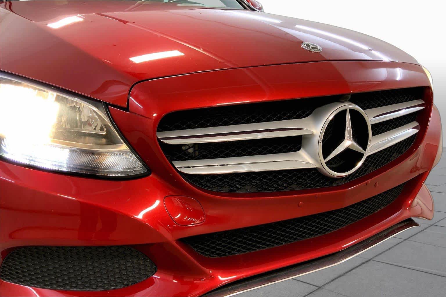 Used 2018 Mercedes-Benz C 300 4MATIC Sedan w/ Parking Assist Package image 32