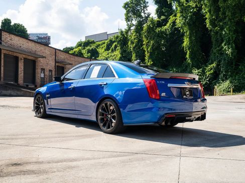 Used 2018 Cadillac CTS V w/ Luxury Package RWD image 7