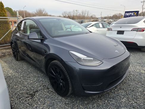 Used 2023 Tesla Model Y Long Range image 2