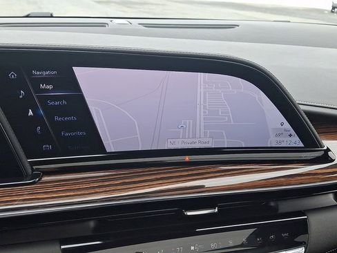Used 2024 Cadillac Escalade ESV Premium Luxury w/ Performance Package AWD/4WD image 18