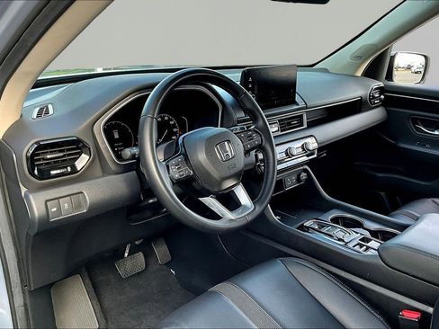 Certified 2025 Honda Pilot Touring image 12