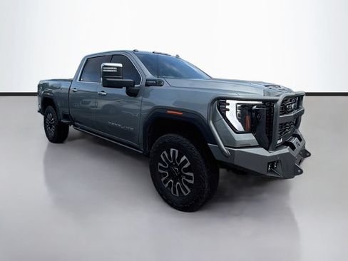 Used 2024 GMC Sierra 2500 Denali Ultimate w/ Max Trailering Package AWD/4WD image 3