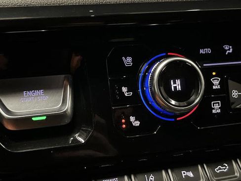 Used 2025 GMC Sierra 3500 AT4 w/ AT4 Premium Plus Package image 7