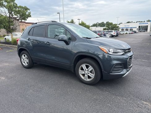 Used 2021 Chevrolet Trax LT AWD/4WD image 16