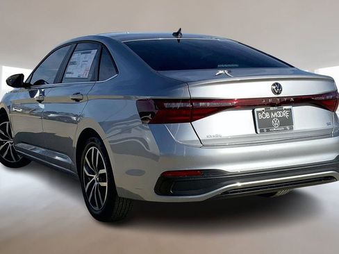 Used 2026 Volkswagen Jetta SE FWD image 3