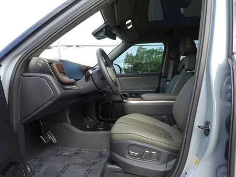 Used 2023 Rivian R1S Adventure AWD/4WD image 8