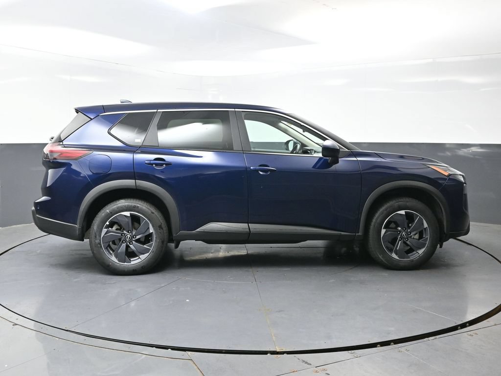 Used 2025 Nissan Rogue SV FWD image 2