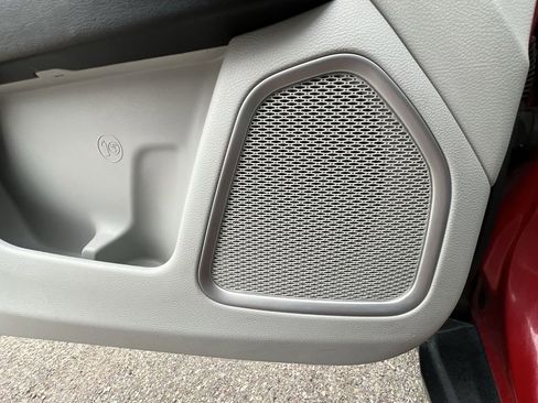 Used 2018 Jeep Compass Latitude w/ Popular Equipment Group image 23