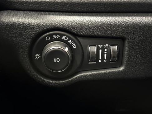 New 2026 Chrysler Pacifica Limited w/ Uconnect Theater Family Group image 26