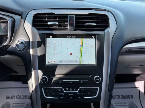 Used 2017 Ford Fusion SE w/ Fusion SE Technology Package image 27