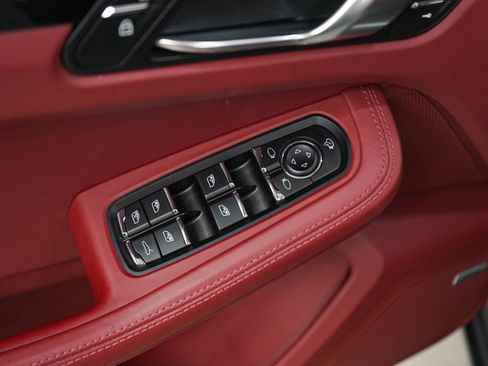 Used 2023 Porsche Macan S AWD/4WD image 20