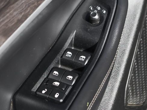 Used 2023 Jeep Grand Cherokee L Limited AWD/4WD image 17