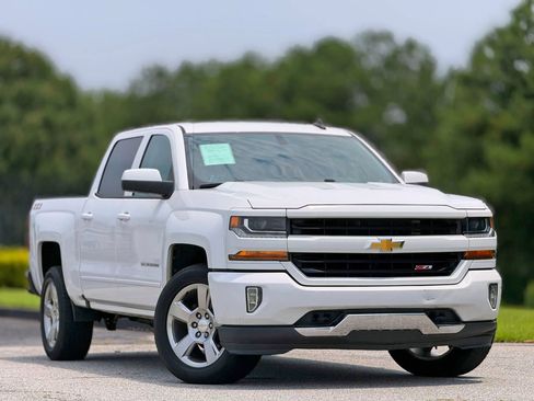 Used 2018 Chevrolet Silverado 1500 LT w/ All Star Edition AWD/4WD image 4