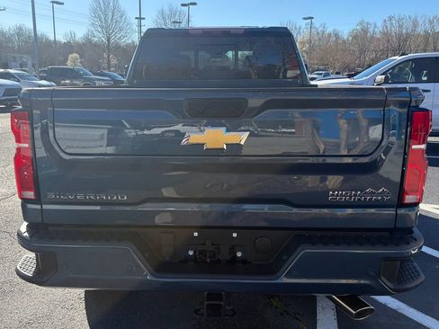 Used 2025 Chevrolet Silverado 2500 High Country w/ Technology Package AWD/4WD image 14
