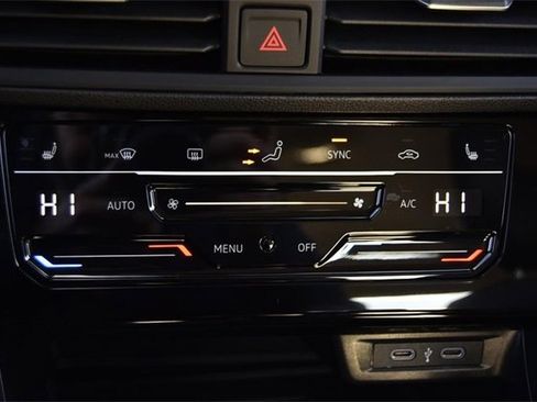 Certified 2025 Volkswagen Jetta SE image 15