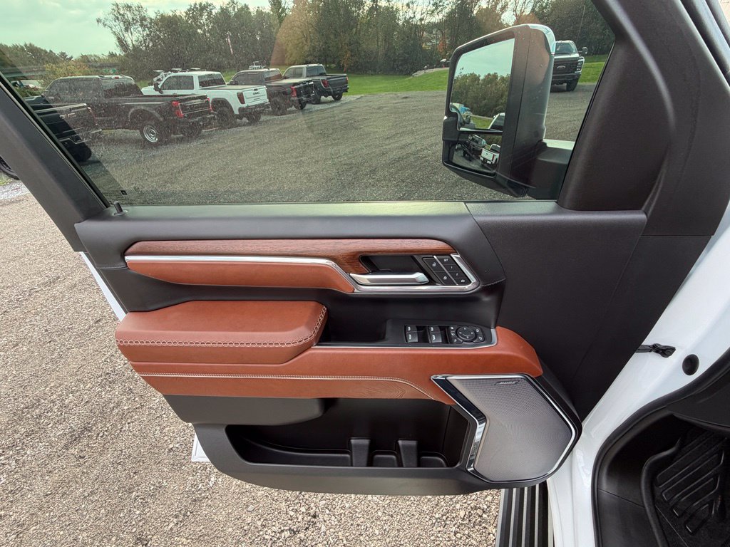 Used 2024 GMC Sierra 3500 Denali Ultimate AWD/4WD image 6