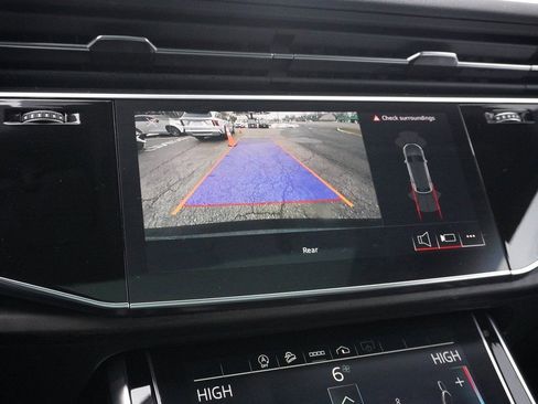 Used 2023 Audi Q8 Premium image 45