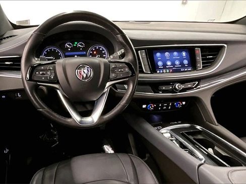 Used 2023 Buick Enclave Essence image 5