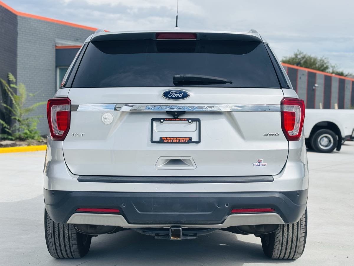 Used 2019 Ford Explorer XLT w/ Equipment Group 202A AWD/4WD image 12