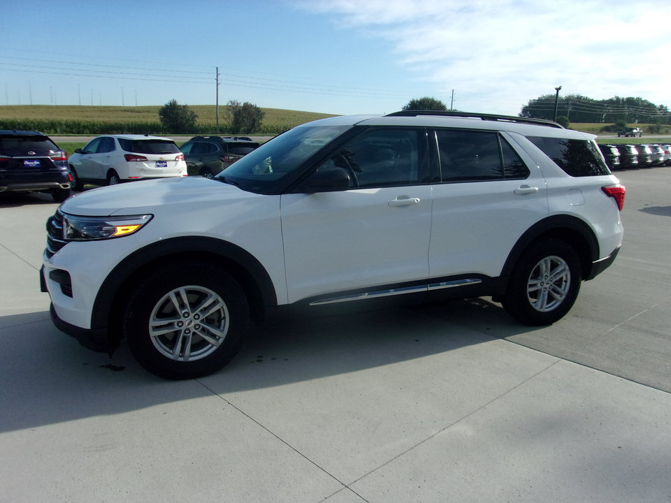 Used 2023 Ford Explorer XLT w/ Class IV Trailer Tow Package AWD/4WD image 5