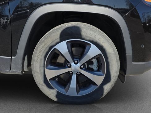 Used 2021 Jeep Cherokee Limited w/ Elite Package image 4