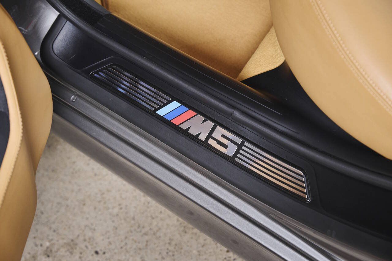 Used 2003 BMW M5 RWD image 81