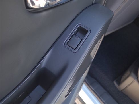 Certified 2025 Nissan Frontier SV w/ SV Convenience Package image 14