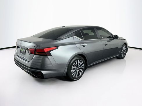 Used 2023 Nissan Altima 2.5 SV w/ SV Premium Package FWD image 9