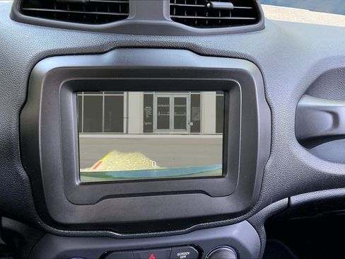 Used 2020 Jeep Renegade Altitude FWD image 19