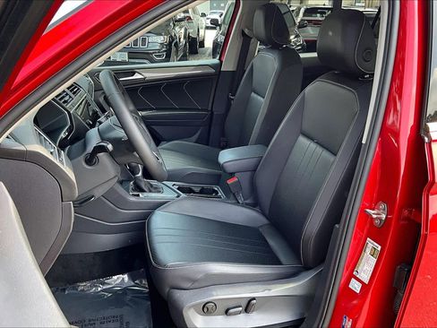 Certified 2023 Volkswagen Tiguan SE w/ Panoramic Sunroof Package image 9